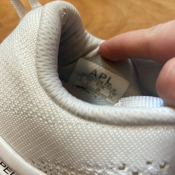 APL Techloom Pro W size 7.5 white! In great condition - Picture 6 of 7